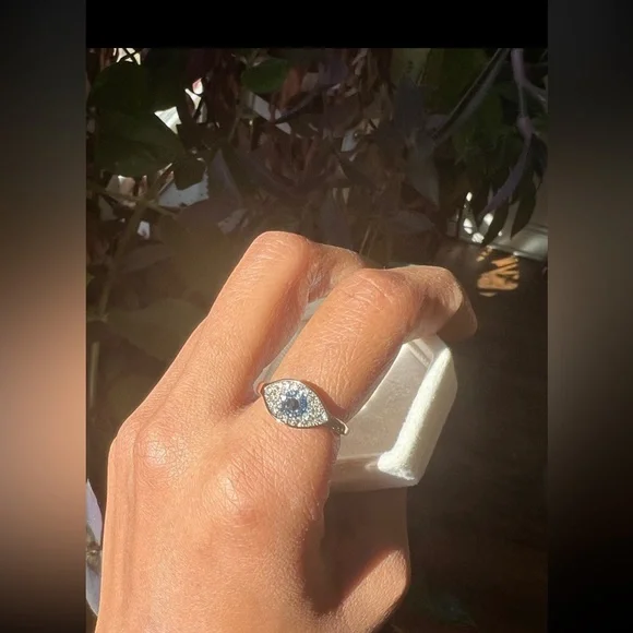 Gorgeous size 8 evil eye ring with swarovski elements - Picture 5 of 10